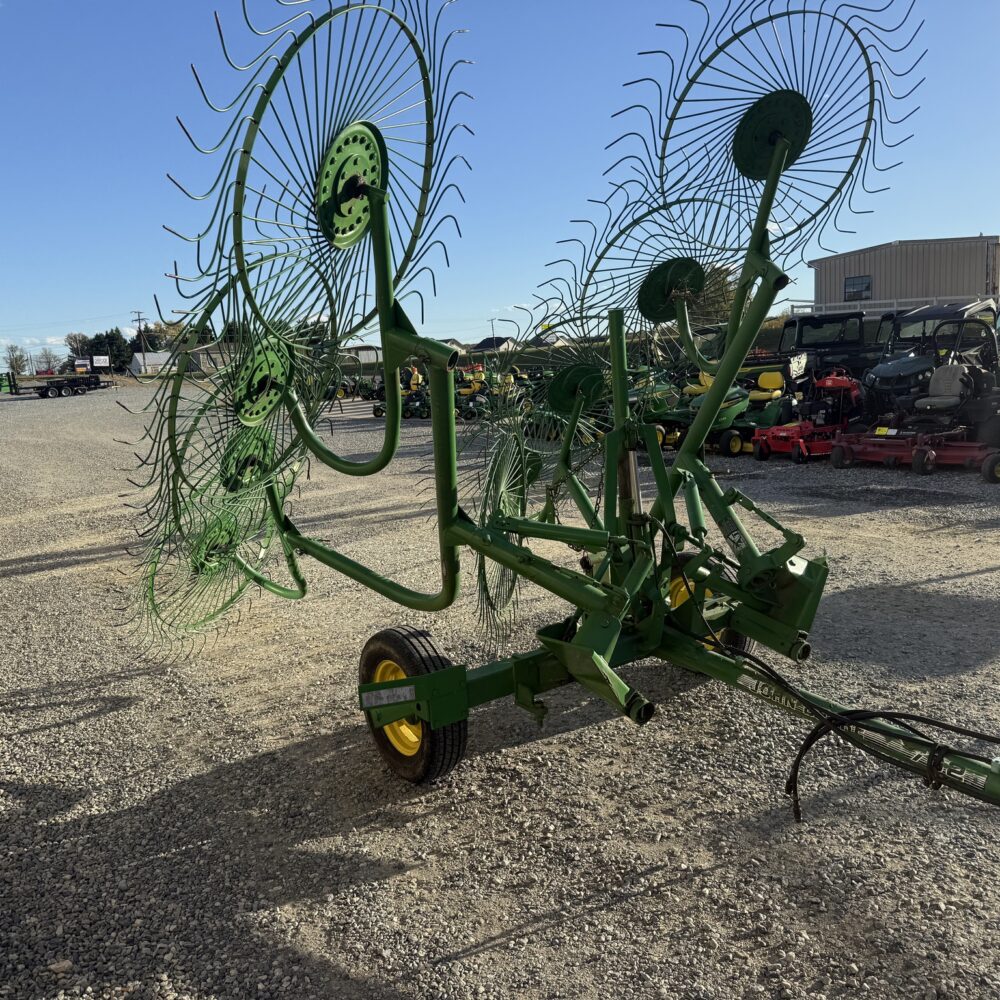 Used 2005 John Deere 702